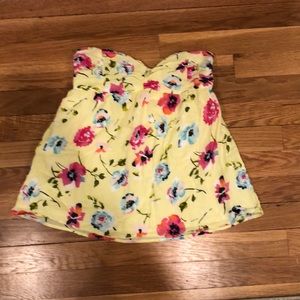 Abercrombie & F Strapless top! Perfect for spring
